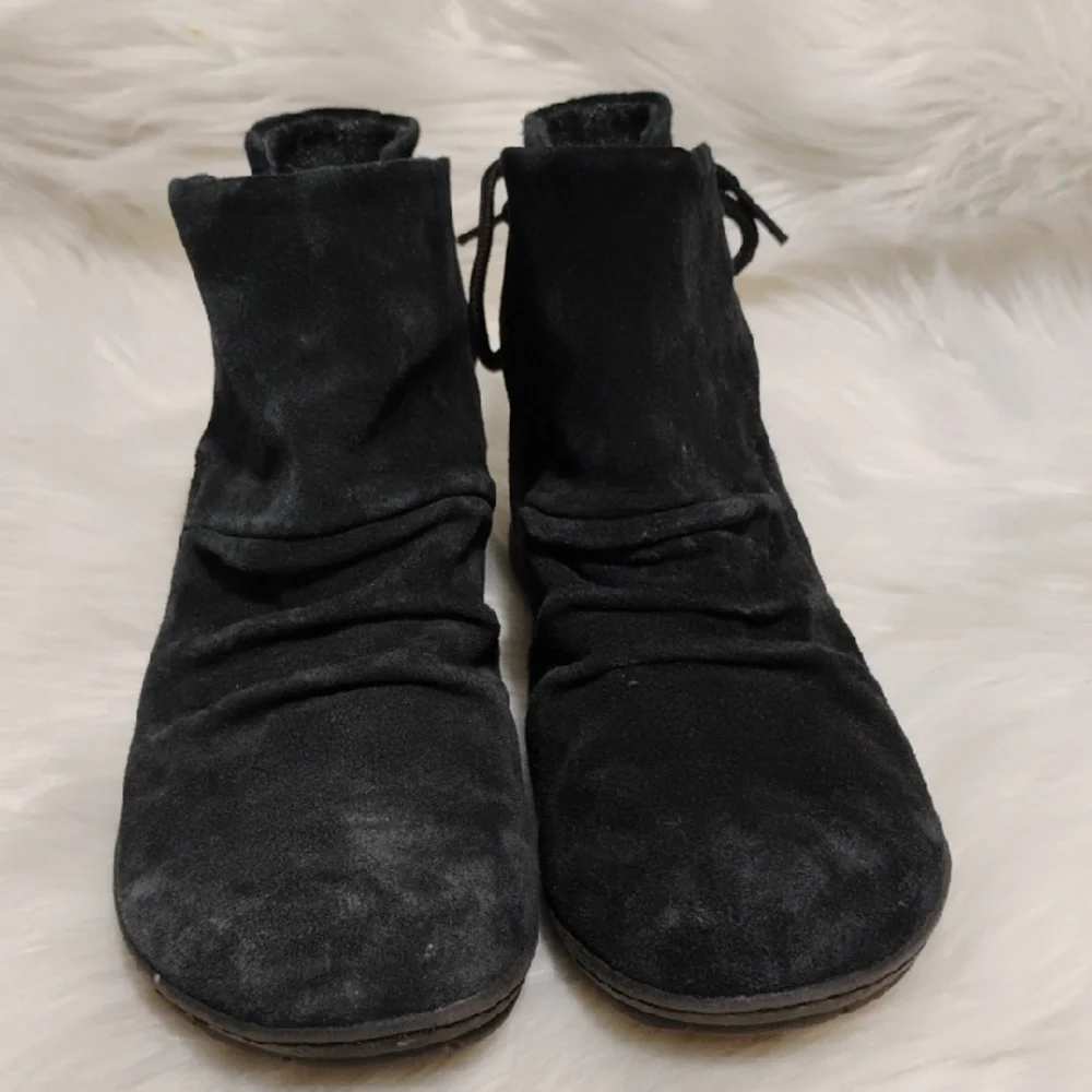 (#95) SALE! B.O.C. Born Black Suede Ankle Booties Sz.7 Hardly Worn